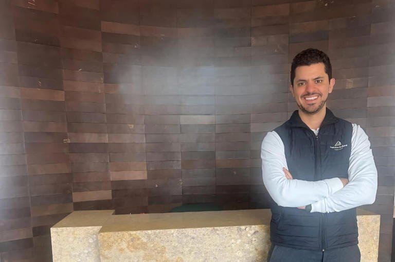 Abandonó Wall Street para comprar una empresa colombiana; casi la quiebra antes de duplicar su tamaño